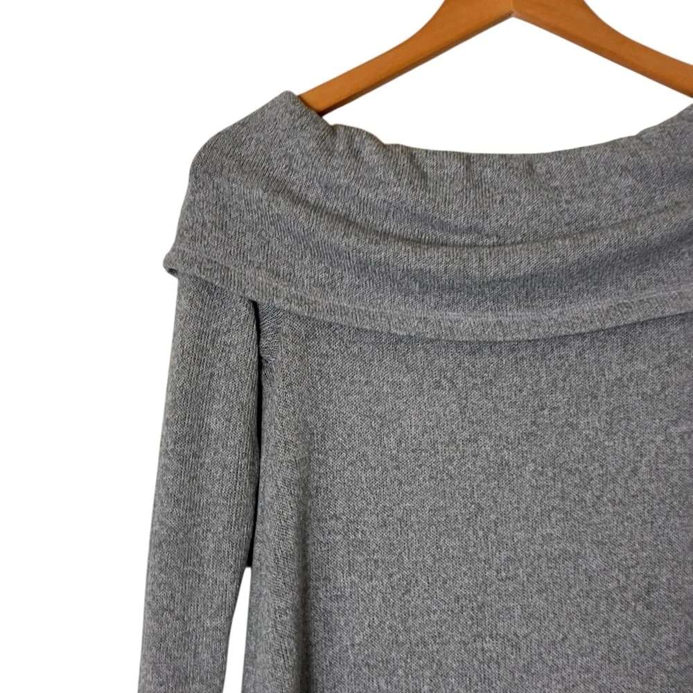 Eri + Ali | Like new gray off the shoulder long sleeve knit sweater